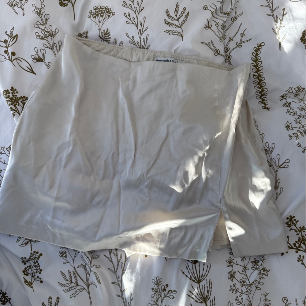 Abercrombie & Fitch Cream silk skirt